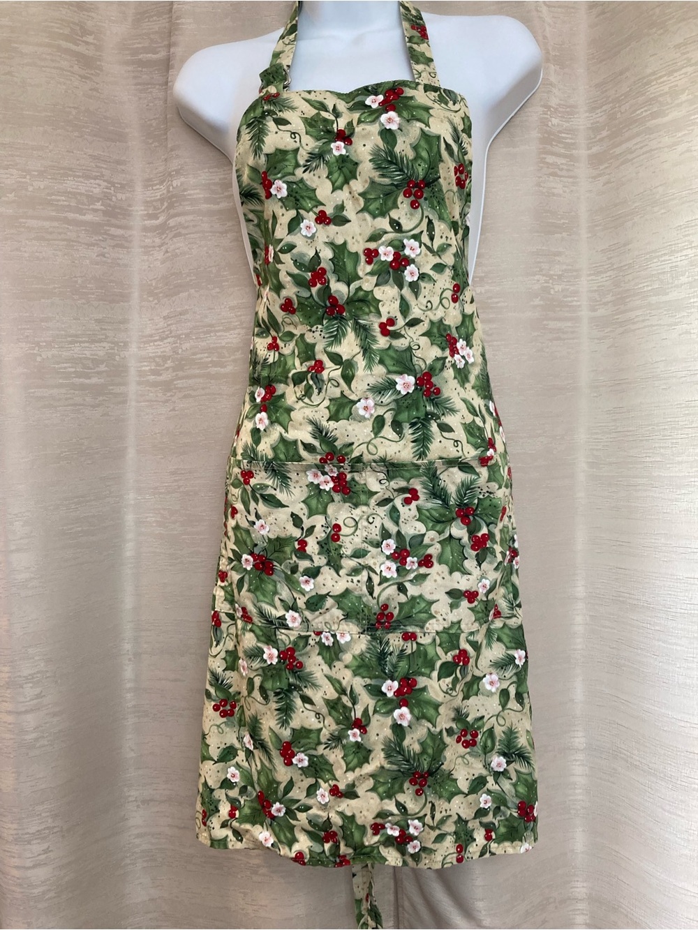 Kay Dee Design Women's Green and Red  Hoilday Holly Print Apron with Pockets